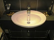 Bathroom 05 - 07 - Basin